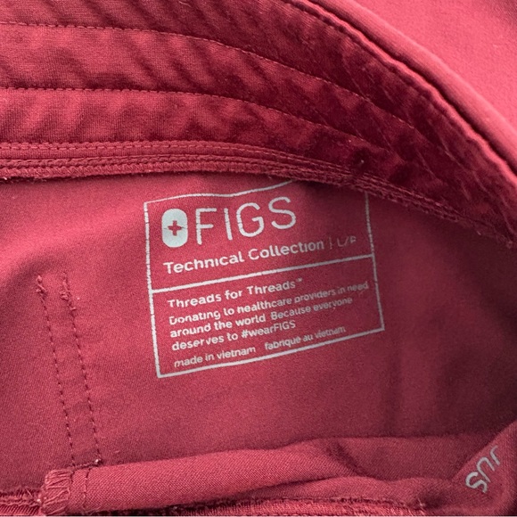 Figs Women’s Maroon Zamora Joggers Catarina Scrub Top Large Petite - Picture 3 of 6